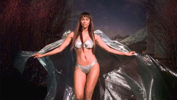 Model Tyra Banks wears a satin bikini at the Victoria's Secret fashion show Wednesday, Feb. 3, 1999 in New York. - Sputnik International