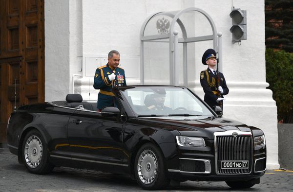 The Aurus luxury car transporting Russian Defence Ministry Sergei Shoigu during the 9 May Victory Day Parade - Sputnik International