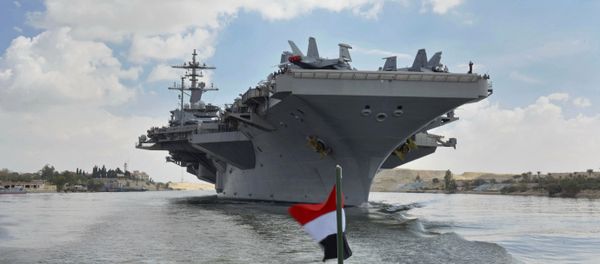 The USS Abraham Lincoln sails south in the Suez canal near Ismailia, Thursday, May 9, 2019 - Sputnik International