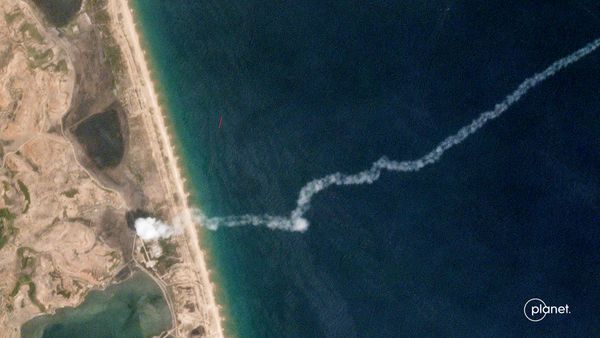 The trail of a suspected missile is seen on a commercial satellite image captured by Planet over the Hodo Peninsula in North Korea - Sputnik International