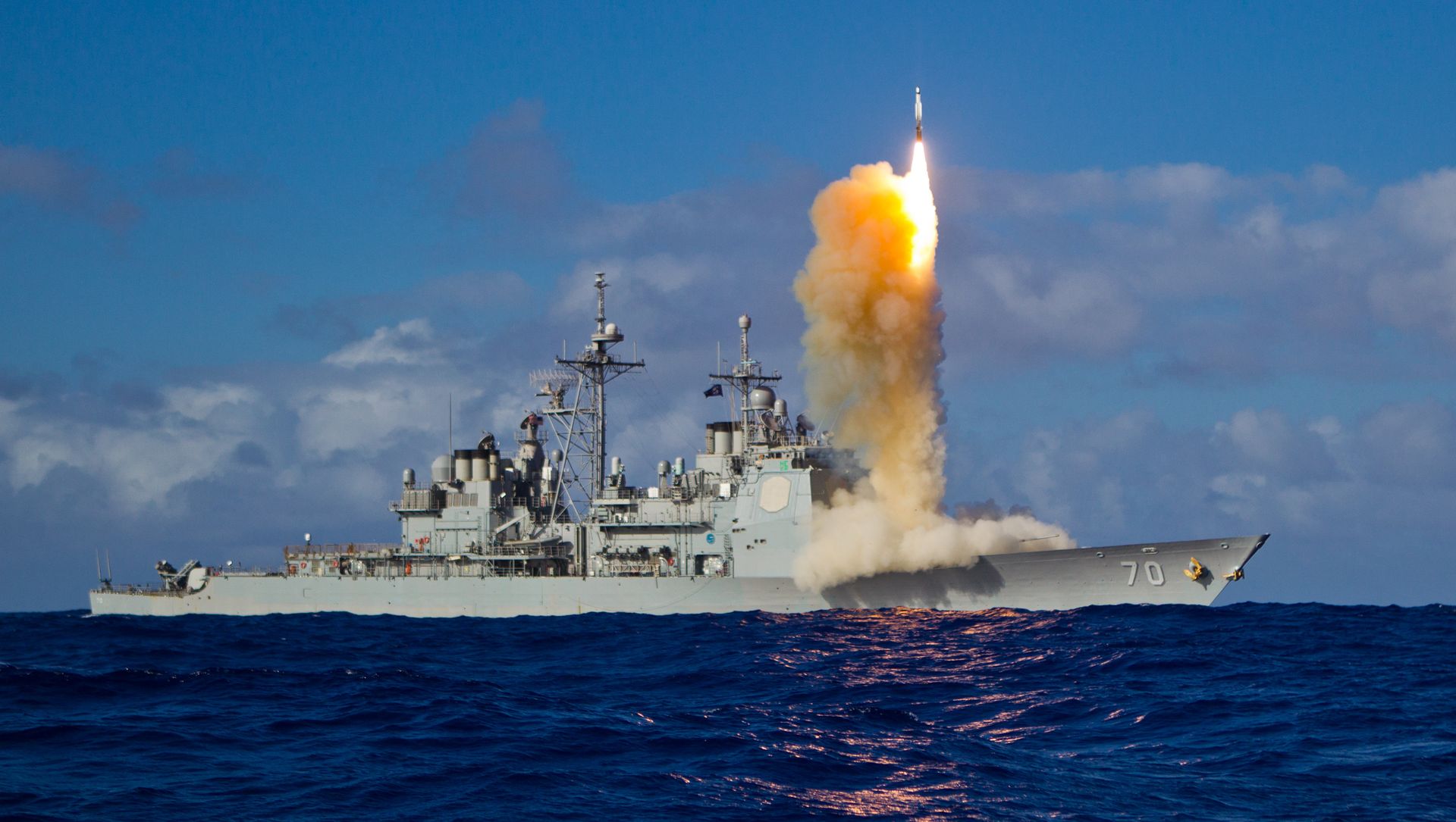 A Standard Missile-3 (SM-3) Block 1B interceptor missile is launched from the guided-missile cruiser USS Lake Erie (CG 70) during a Missile Defense Agency and U.S. Navy test in the mid-Pacific. A Standard Missile-3 (SM-3) Block 1B interceptor missile is launched from the guided-missile cruiser USS Lake Erie (CG 70) during a Missile Defense Agency and U.S. Navy test in the mid-Pacific. - Sputnik International, 1920, 16.04.2021