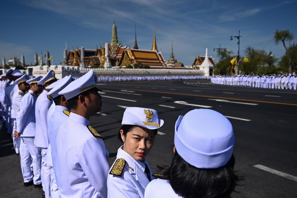 Officials Wait for the Arrival of Thailand's King Maha Vajiralongkorn Officials Wait for the Arrival of Thailand's King Maha Vajiralongkorn - Sputnik International