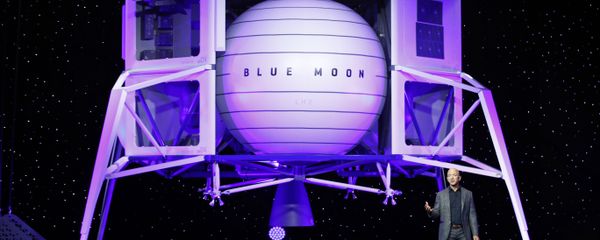 Jeff Bezos speaks in front of a model of Blue Origin's Blue Moon lunar lander, Thursday, 9 May, 2019, in Washington Jeff Bezos speaks in front of a model of Blue Origin's Blue Moon lunar lander, Thursday, 9 May, 2019, in Washington - Sputnik International
