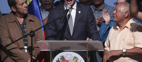 Venezuela's opposition leader and self proclaimed interim President Juan Guaido, center, speaks during a meeting with oil workers at the Metropolitan University of Caracas, Venezuela, Friday, May 3, 2019 Venezuela's opposition leader and self proclaimed interim President Juan Guaido, center, speaks during a meeting with oil workers at the Metropolitan University of Caracas, Venezuela, Friday, May 3, 2019 - Sputnik International