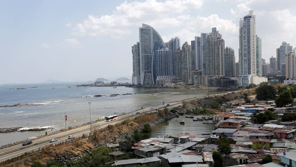 A low income neighbourhood is seen as the city skyline is seen in the background in Panama City, April 4, 2016 - Sputnik International