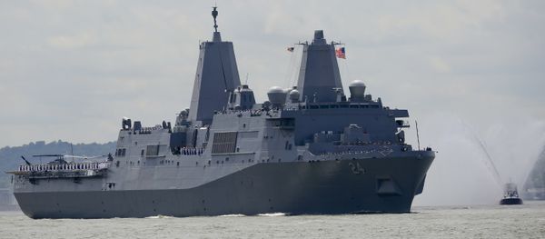 The USS Arlington, from Norfolk, Va., a San Antonio-class amphibious transport dock with several hundred Marines from Camp Lejeune, N.C., arrives on the Hudson River to kickoff 2018 Fleet Week New York, Wednesday May 23, 2018, in New York The USS Arlington, from Norfolk, Va., a San Antonio-class amphibious transport dock with several hundred Marines from Camp Lejeune, N.C., arrives on the Hudson River to kickoff 2018 Fleet Week New York, Wednesday May 23, 2018, in New York - Sputnik International