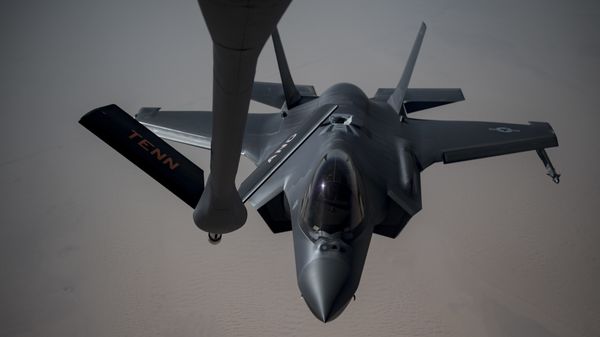 An Airman piloting an F-35A Lightning II receives fuel from a KC-135 Stratotanker from the 28th Expeditionary Aerial Refueling Squadron, May 12, 2019, at an undisclosed location. The 28th EARS maintains constant presence in the U.S. Air Forces Central Command area of responsibility, supporting U.S. and Coalition aircraft in various operations conducted in Iraq, Syria, and Afghanistan. - Sputnik International