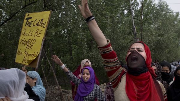 Kashmiri women shout slogans during a protest against the alleged rape of a 3 year old girl from north Kashmir at Mirgund, outskirts of Srinagar, Indian controlled Kashmir, Monday, May 13, 2019 - Sputnik International