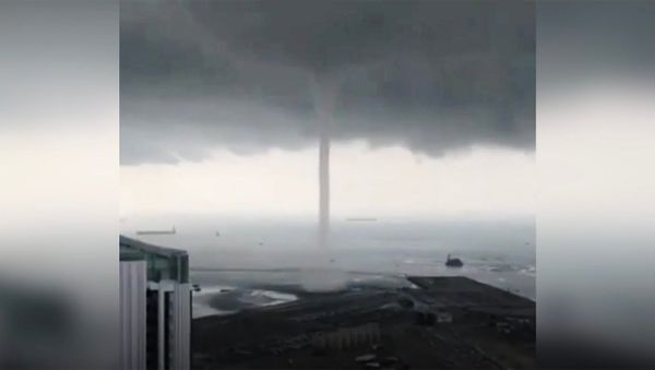 ‘Thanos is coming!’ Singapore waterspout spotted near Sentosa - Sputnik International
