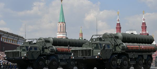 Russian S-400 Triumf surface-to-air missile systems roll down the Red Square during a rehearsal for the Victory Day parade in Moscow, Russia - Sputnik International
