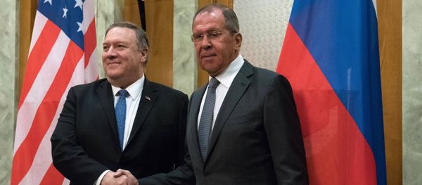 U.S. Secretary of State Mike Pompeo and Russian Foreign Minister Sergey Lavrov shake hands as they pose for a photo prior to their talks in the Black Sea resort city of Sochi, Russia, May 14, 2019 - Sputnik International