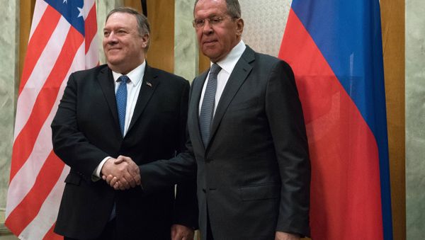 U.S. Secretary of State Mike Pompeo and Russian Foreign Minister Sergey Lavrov shake hands as they pose for a photo prior to their talks in the Black Sea resort city of Sochi, Russia, May 14, 2019 - Sputnik International
