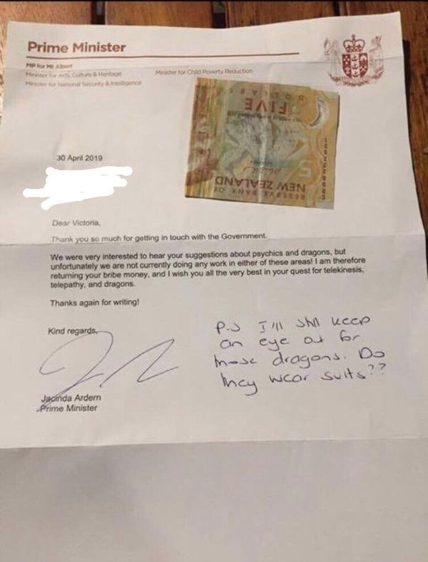 Received this in the post, turns out my littlest sister (11yo) tried to bribe Jacinda - Sputnik International