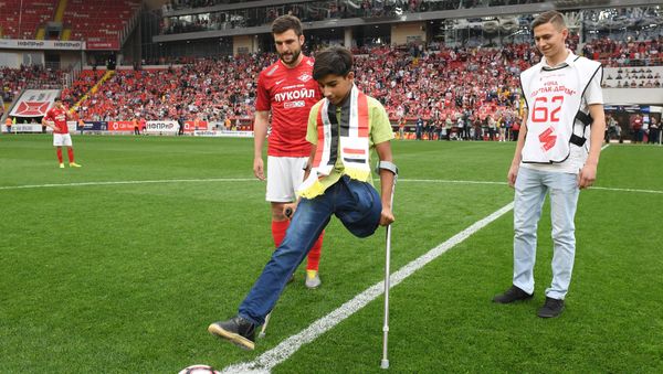 Desire for Life: Iraqi boy Qassem Qadim Attends Football Match in Moscow - Sputnik International