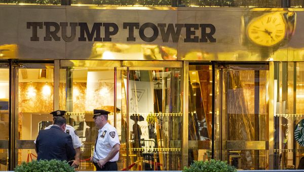 In this July 27, 2018 photo, police investigate the report of a suspicious item inside Trump Tower on Fifth Avenue, in New York - Sputnik International