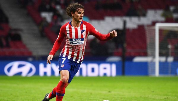 Atletico Madrid's French forward Antoine Griezmann controls the ball during the Spanish league football match between Club Atletico de Madrid and Valencia CF at the Wanda Metropolitano stadium in Madrid on April 24, 2019. Atletico Madrid's French forward Antoine Griezmann controls the ball during the Spanish league football match between Club Atletico de Madrid and Valencia CF at the Wanda Metropolitano stadium in Madrid on April 24, 2019. - Sputnik International