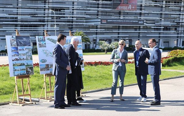 Russian President Vladimir Putin visiting the Sirius educational center - Sputnik International