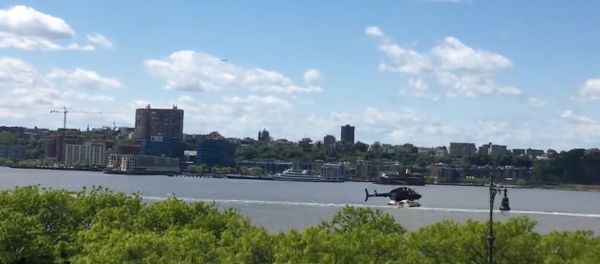 Helicopter Loses Control, Goes Down in Hudson River - Sputnik International