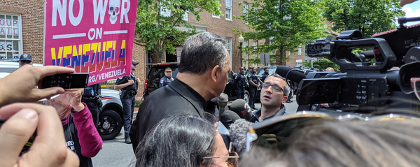 Rev. Jesse Jackson speaks to reporters after an embattled delivery of food, water, and other supplies to the Embassy Protection Collective inside the Venezuelan Embassy in Washington, DC Rev. Jesse Jackson speaks to reporters after an embattled delivery of food, water, and other supplies to the Embassy Protection Collective inside the Venezuelan Embassy in Washington, DC - Sputnik International