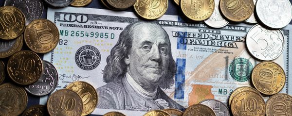 Russian roubles and the bill of the American dollar. Russian roubles and the bill of the American dollar. - Sputnik International