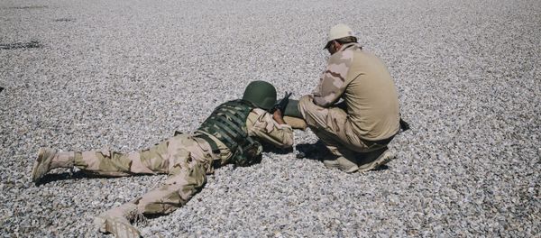 A Dutch army trainer helps a Kurdish Peshmerga soldier during a military training session in Iraq A Dutch army trainer helps a Kurdish Peshmerga soldier during a military training session in Iraq - Sputnik International