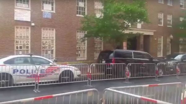 Activist Detail How Police Stormed Venezuelan Embassy - Sputnik International