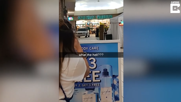 Express Lane? US Motorist Crashes Through Mall Doors, Cruises Around - Sputnik International