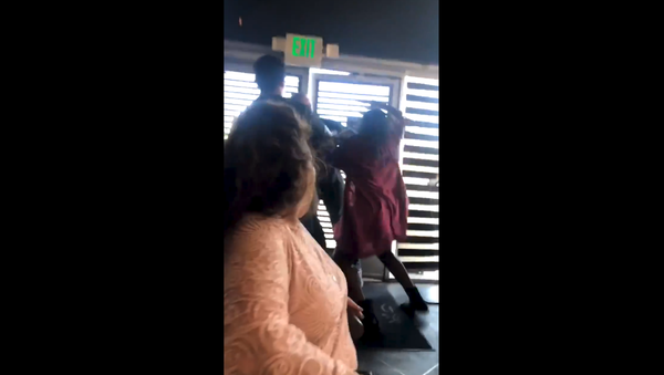 Brawl erupts at California sushi restaurant after man has racist outburst - Sputnik International