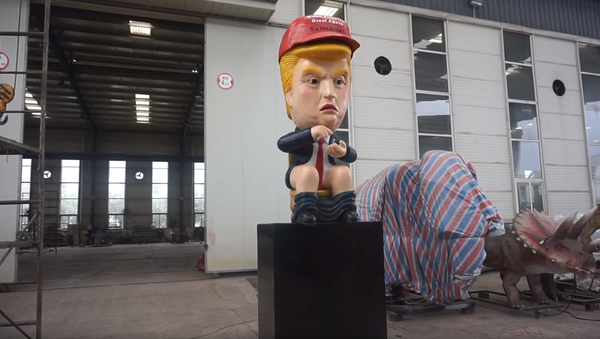 Dumping Trump Robot, commissioned by Dino Don Lessem, seen in Chinese facility. Set to be transported to the UK ahead of US President Donald Trump's visit in early June. - Sputnik International