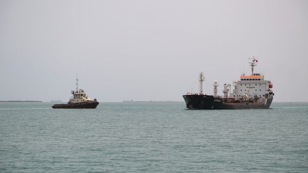 Ships are seen at Saleef port in the western Red Sea Hodeida province - Sputnik International