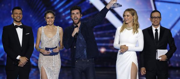 Duncan Laurence of the Netherlands, center, celebrates with the trophy after winning the 2019 Eurovision Song Contest grand final with the song Arcade in Tel Aviv, Israel, Saturday, May 18, 2019. Duncan Laurence of the Netherlands, center, celebrates with the trophy after winning the 2019 Eurovision Song Contest grand final with the song Arcade in Tel Aviv, Israel, Saturday, May 18, 2019. - Sputnik International