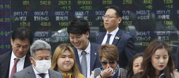 People stand in front of an electronic stock board of a securities firm in Tokyo, Wednesday, April 17, 2019. People stand in front of an electronic stock board of a securities firm in Tokyo, Wednesday, April 17, 2019. - Sputnik International