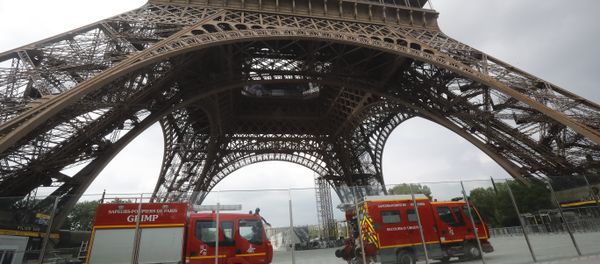 Rescue workers vehicles park just down the Eiffel Tower Monday, May 20, 2019 in Paris - Sputnik International