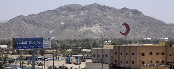 This photo shows an army tank being transported, in the city of Najran, Saudi Arabia, near the border with Yemen, 23 April 2015. This photo shows an army tank being transported, in the city of Najran, Saudi Arabia, near the border with Yemen, 23 April 2015. - Sputnik International