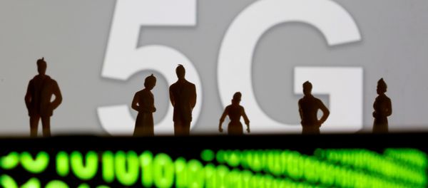 Small toy figures are seen in front of a displayed Huawei and 5G network logo in this illustration picture, March 30, 2019 Small toy figures are seen in front of a displayed Huawei and 5G network logo in this illustration picture, March 30, 2019 - Sputnik International