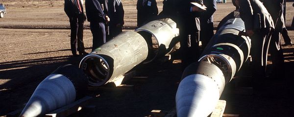 Soviet inspectors and their American escorts stand among several dismantled Pershing II missiles as they view the destruction of other missile components Soviet inspectors and their American escorts stand among several dismantled Pershing II missiles as they view the destruction of other missile components - Sputnik International