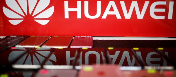 The logo of Huawei is pictured at a mobile phone shop in Singapore, May 21, 2019 - Sputnik International