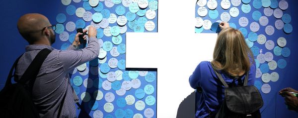 Attendees stick notes on a Facebook logo at F8, the Facebook's developer conference, Tuesday, April 30, 2019, in San Jose, Calif. Attendees stick notes on a Facebook logo at F8, the Facebook's developer conference, Tuesday, April 30, 2019, in San Jose, Calif. - Sputnik International