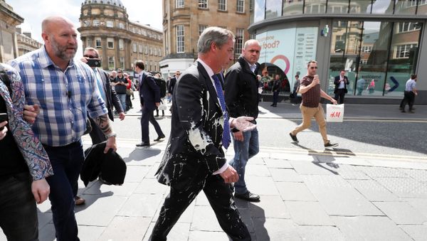 Brexit Party leader Nigel gestures after being hit with a milkshake while arriving for a Brexit Party campaign event in Newcastle, Britain, May 20, 2019 Brexit Party leader Nigel gestures after being hit with a milkshake while arriving for a Brexit Party campaign event in Newcastle, Britain, May 20, 2019 - Sputnik International