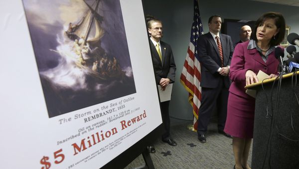 US District Attorney Carmen Ortiz at a press conference in 2010 when a $5 million reward was offered - Sputnik International