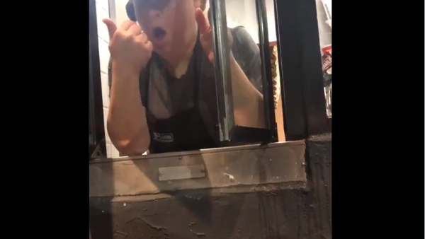 US Fast Food Worker Rants at Muslim Customer - Sputnik International