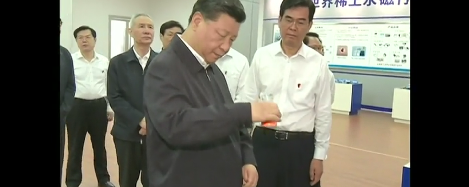 Chinese President Xi Jinping inspects rare earth metals at a mining and refinement facility in Jiangxi Province - Sputnik International, 1920, 05.06.2022