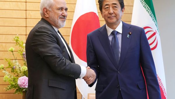 Iranian Foreign Minister Mohammad Javad Zarif, left, and Japanese Prime Minister Shinzo Abe, right, shake hands at Abe's official residence in Tokyo Thursday, May 16, 2019 Iranian Foreign Minister Mohammad Javad Zarif, left, and Japanese Prime Minister Shinzo Abe, right, shake hands at Abe's official residence in Tokyo Thursday, May 16, 2019 - Sputnik International