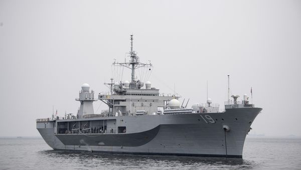 The USS Blue Ridge arrives in Manila Bay for a visit to the Philippine capital on March 13, 2019 - Sputnik International