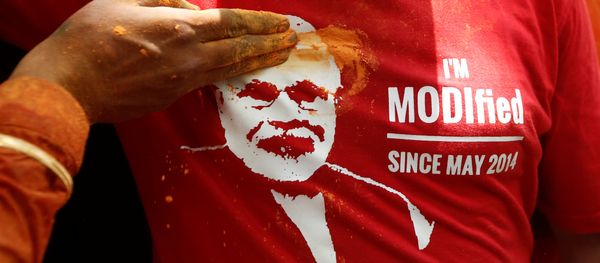 BJP supporters celebrate after learning the initial election results outside the party headquarters in New Delhi, India, May 23, 2019 BJP supporters celebrate after learning the initial election results outside the party headquarters in New Delhi, India, May 23, 2019 - Sputnik International