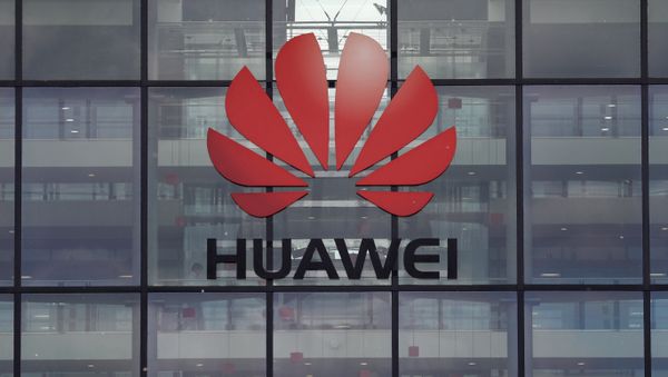 A picture shows the Huawei logo and signage at their main UK offices in Reading, west of London, on April 29, 2019. Experts called on 5G providers Friday, May 3, 2019 to heed supply chain security in light of concerns about technology providers such as China's Huawei, recently banned by the US government. - Sputnik International
