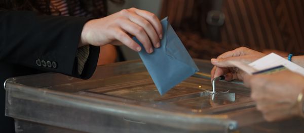 This illustration picture taken on May 26, 2019 shows a person casting her vote for the European elections at a polling station in Strasbourg, eastern France. This illustration picture taken on May 26, 2019 shows a person casting her vote for the European elections at a polling station in Strasbourg, eastern France. - Sputnik International