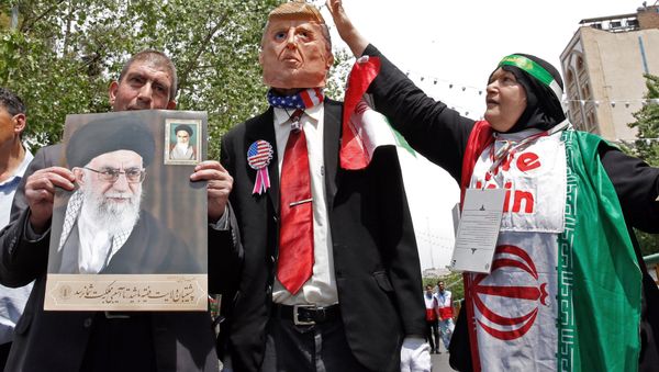 Iranian demonstrators carry a portrait of Iran's Supreme Leader Ayatollah Ali Khamenei and an effigy of US President Donald Trump during a rally in the capital Tehran, on May 10 2019 - Sputnik International