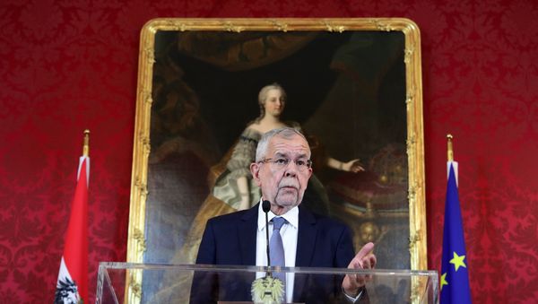 Austrian President Alexander Van der Bellen delivers a statement after a no-confidence vote against the government in Vienna, Austria May 27, 2019 - Sputnik International