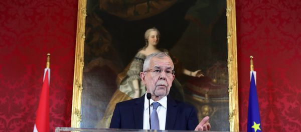 Austrian President Alexander Van der Bellen delivers a statement after a no-confidence vote against the government in Vienna, Austria May 27, 2019 - Sputnik International